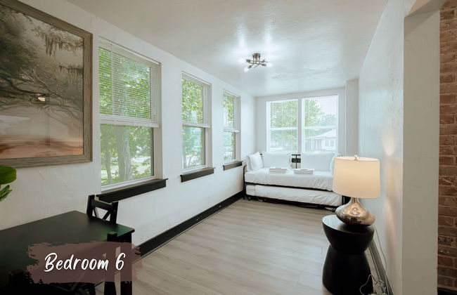 Cozy 6BR Home Near Plaza Dist -sleeps 15 - Photo 40