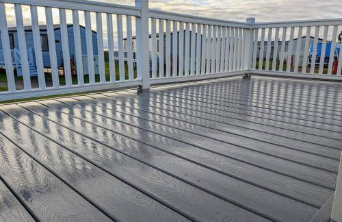 Beautiful Pet Friendly Southerness Caravan With Sea View & Decking Area - Foto 10