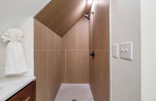 Cozy Home near Downtown - Close to Nulu - Sleeps 6 - Foto 33