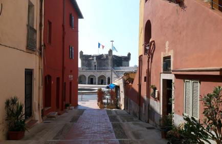 Studio vue mer, balcon face port de Garavan, plage et gare à pied - Foto 17