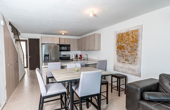 3 Bedroom Oceanfront Beach House - Photo 8