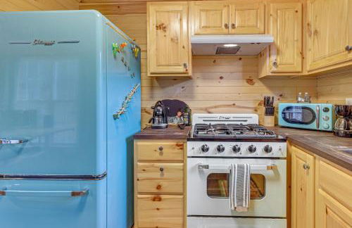 Greenbrier River On-Site! Modern-Rustic Log Cabin - Foto 11