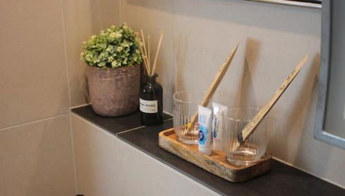 R B Apartment Hamburg Duo - perfekt für Monteure - Küchenzeile - Smart TV - Bad mit Toilette und Dusche auf dem Flur gegenüber des Zimmers zur Alleinnutzung - Foto 5