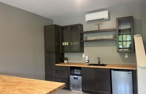 Lakefront Cabin Sleeps 14 - 2 Level Dock - Sun Deck - Foto 24