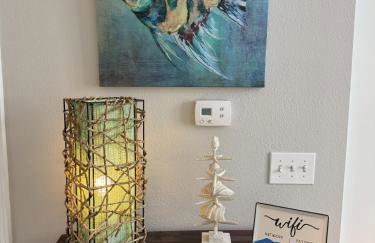 Modern condo right across from beach and pool - Foto 37