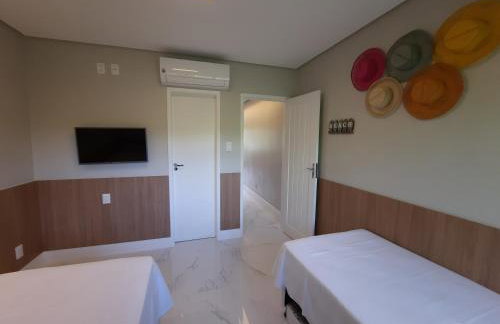 Guarajuba Summer Flat Melhor localização de Guarajuba e melhores Flats Beira Mar de Guarajuba Dispomos de 4 flats decorados no mesmo condomínio Aqui você não precisa de carro para nada Faça tudo à pé - Foto 14