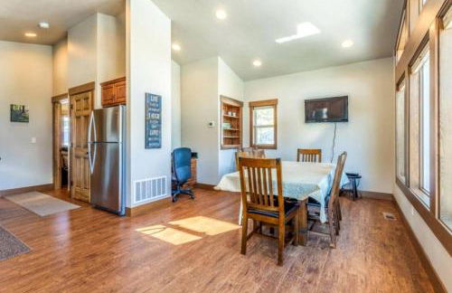 Sunny Mountain Cabin for a Group Getaway in West Glacier, Montana - Foto 9