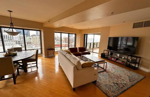 Luxurious and Spacious 2-Bedroom Condo Unit Downtown San Diego in the Heart of the Gaslamp Quarter - 30-Day Min recommended - 14-Day Min acceptable - Foto 67