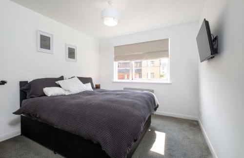 LANGLEY HOUSE Free Parking central LOCATION 5 bed all double with smart TV 3 BATHROOMS Loved by TRADES teams ideal for LONG STAYS contact langley cottages and apartments - Foto 9