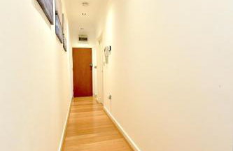 Hendon Escape Luxury Apartment with En-suite Bath - Photo 11