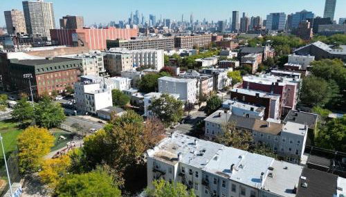 NEW! Urban Oasis, Chic 3-BR 2-BA Corner Unit, Steps Away from NYC! - Foto 3