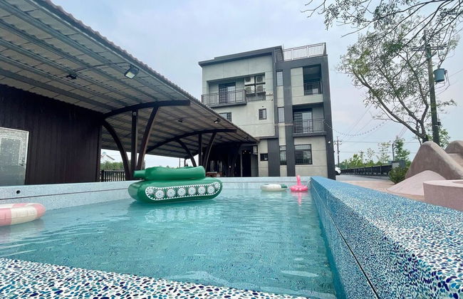 Young Villa - Photo 15