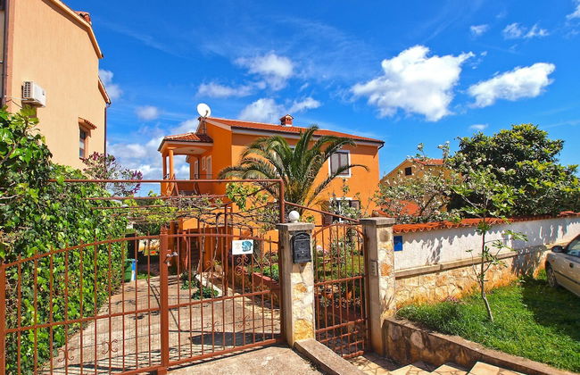 Apartment 1077 - Photo 1