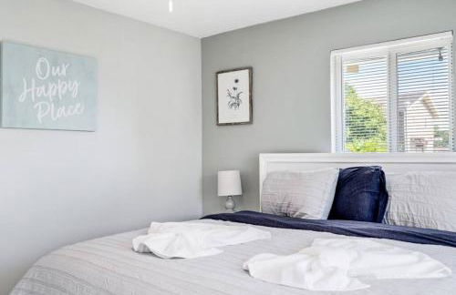 Roxanas 3bed 2bath Home with Modern Interior and BBQ Backyard - Photo 47