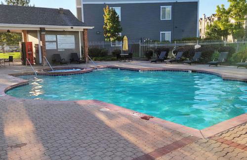 Ground Floor King Beds Pool Gym Near Hill AFB - Foto 5