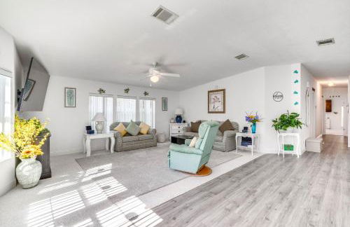 Waterfront Weeki Wachee Home with Fire Pit! - Foto 12