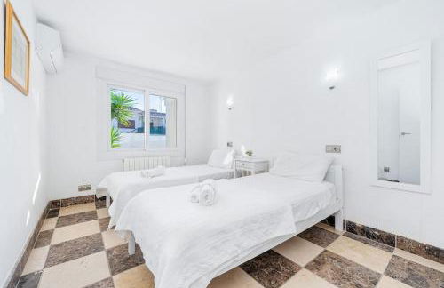 Entire Large Villa next to Award-winning beach - Foto 15