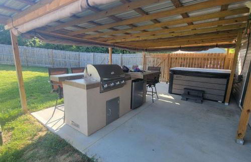 160 Overbrook 3 bedroom home with privately fenced yard and hot tub - Foto 16