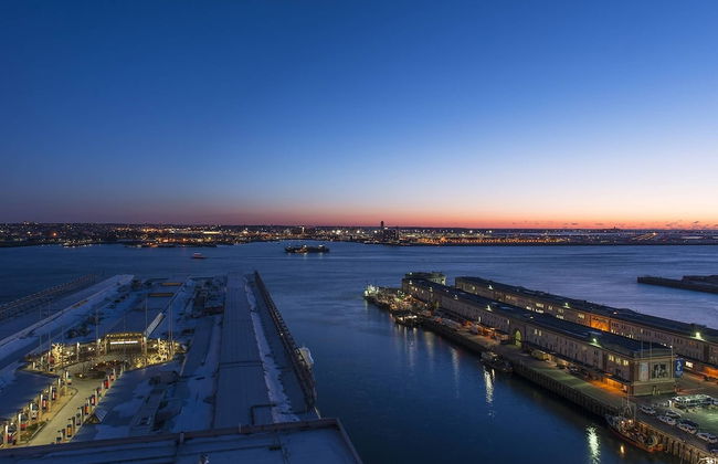 Luxurious Studio in the Seaport District - Photo 14