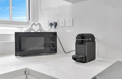 Modern Cosy 2 bed apartment, Smart TV & NETFLIX with private balcony and city view - Foto 16