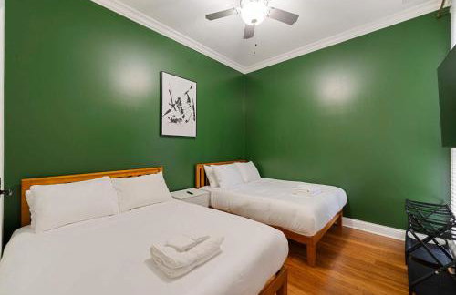 1 Free Parking Gym Balcony Sleeps 10 - Photo 17