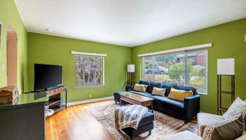 Cozy 2BR Home Near UNR with Large Deck & Parking - Photo 1