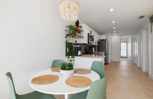 Heat of Siesta Village Walk to Beach w heated Pool - Foto 7