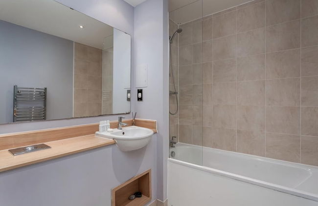 Bright and Stylish Kennington Gem - Photo 44