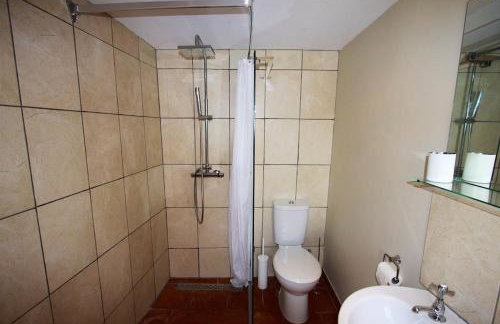 One Bedroom Character Cottage - Photo 4