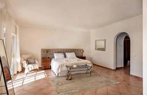 Dazzling Almancil Villa Villa Magorian 4 Bedrooms Spacious Furnished - Photo 8