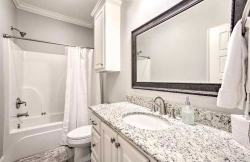 Dreamy Prairieville Townhome with Deck and Yard! - Foto 18