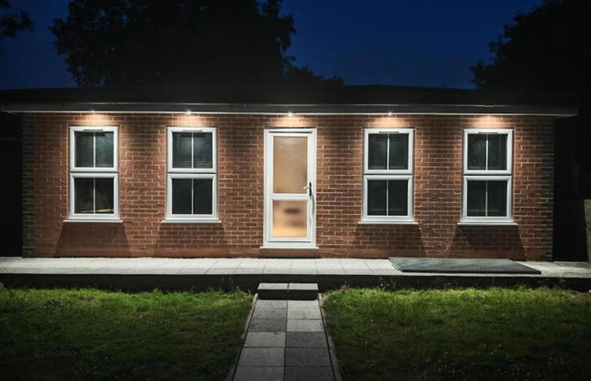 SnoozeDen Westmead – Windsor Castle & Legoland - Foto 44