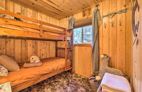 California Retreat with Deck, Fire Pit and Grill! - Foto 18