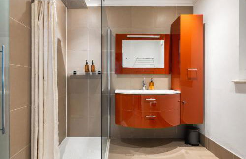 Relaxing and Spacious Kensington Apartment with Patio - Foto 14