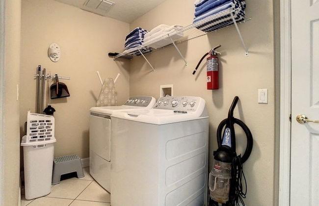 Fantastic 7 Bed 6 Bath In Prestigious Gated Comm. 7 Bedroom Villa by Redawning - Foto 38