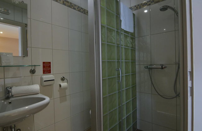 Luxurious Accommodation, Sauna, Hot Tub, Solarium, Private Bathrooms - Photo 24