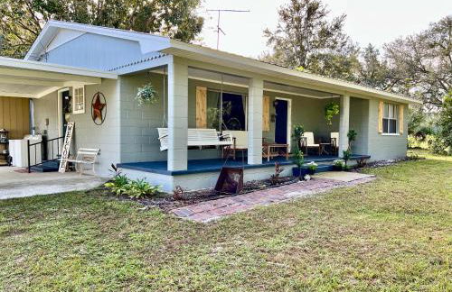 Quiet Farmhouse IN THE COUNTRY close to major theme parks - Photo 1