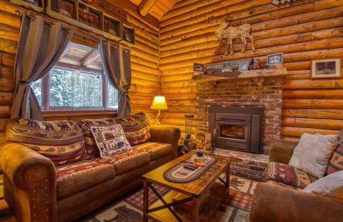 Family-Focused & Pet-Friendly Log Cabin with 4BR 2BA Sleeps 10 - Photo 42