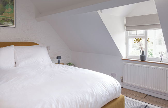 Stunning 2BD in the Heart of Malmesbury - Photo 9