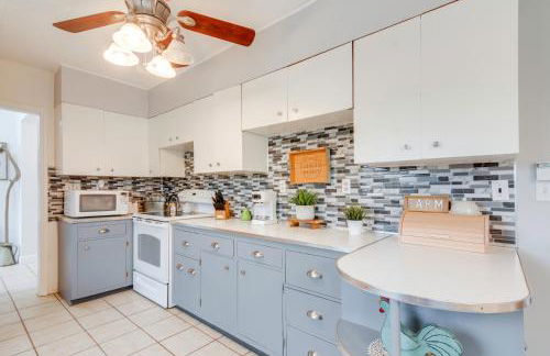 Cozy Mtn-View Retreat with Yard Near Hiking and Golf! - Foto 12