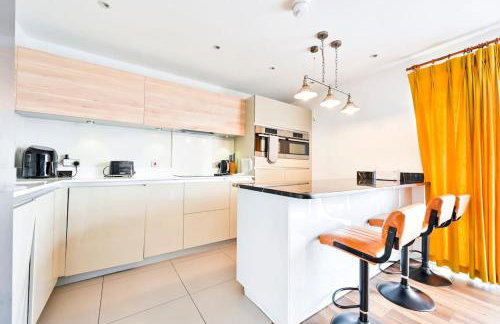 Stylish 2 bed 2 bath apt in Wembley - Foto 16