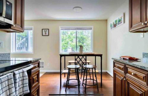 Spacious Kenmore Apartment- King Bed, Queen Bed, Fast Wifi - Foto 7