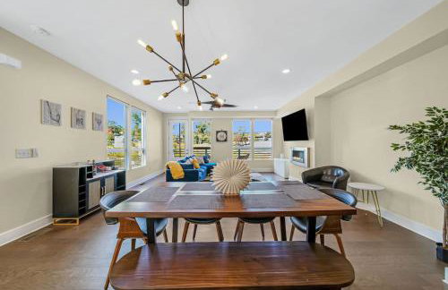 Modern 4-Story 3-BR Townhome with Rooftop Lounge - Foto 37