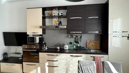 The Sunflower Apartment - Photo 3, stove