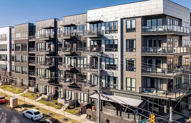 Prime Walkable Midtown Location, Pool, Gym Outlaw's Den by Avantstay - Foto 34