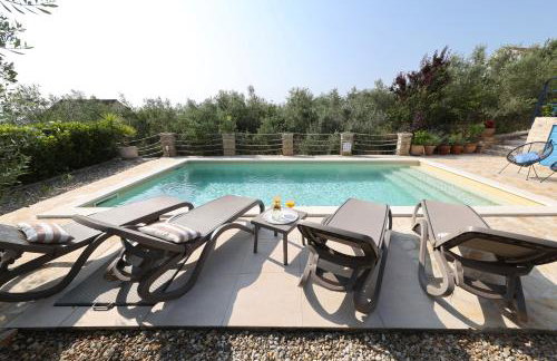 Apartment Serenity with Private Pool Near the Beach - Photo 5