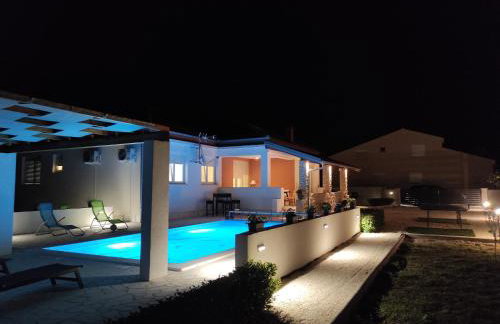 Holidayhouse Alirio with heated pool. - Foto 5