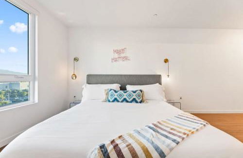 Chic Studio with Stunning DTLA Views, Walk to Metro - Foto 11