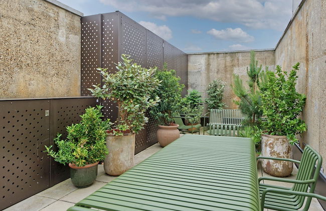 Striking One-bedroom Apartment Vibrant Poplar - Foto 22