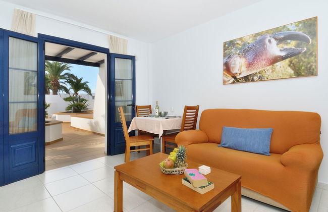 Impeccable 2-bed Apartment No 2 in Playa Blanca - Photo 7